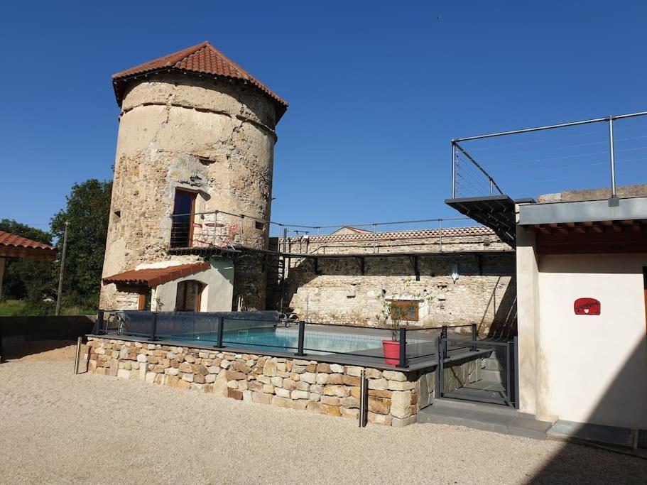 Tour De Charme Atypique Hotel Beauregard-l'Eveque Exterior foto